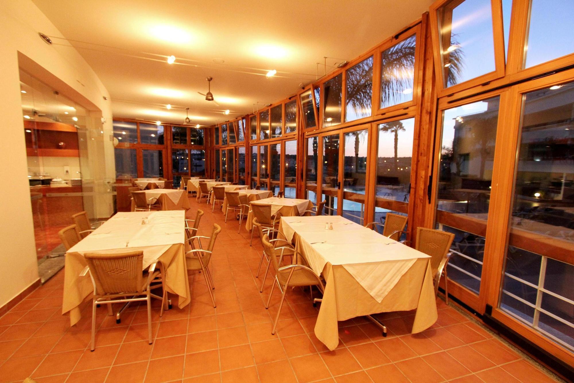 Vila Mos - Beach Resort 라고스 레스토랑 사진