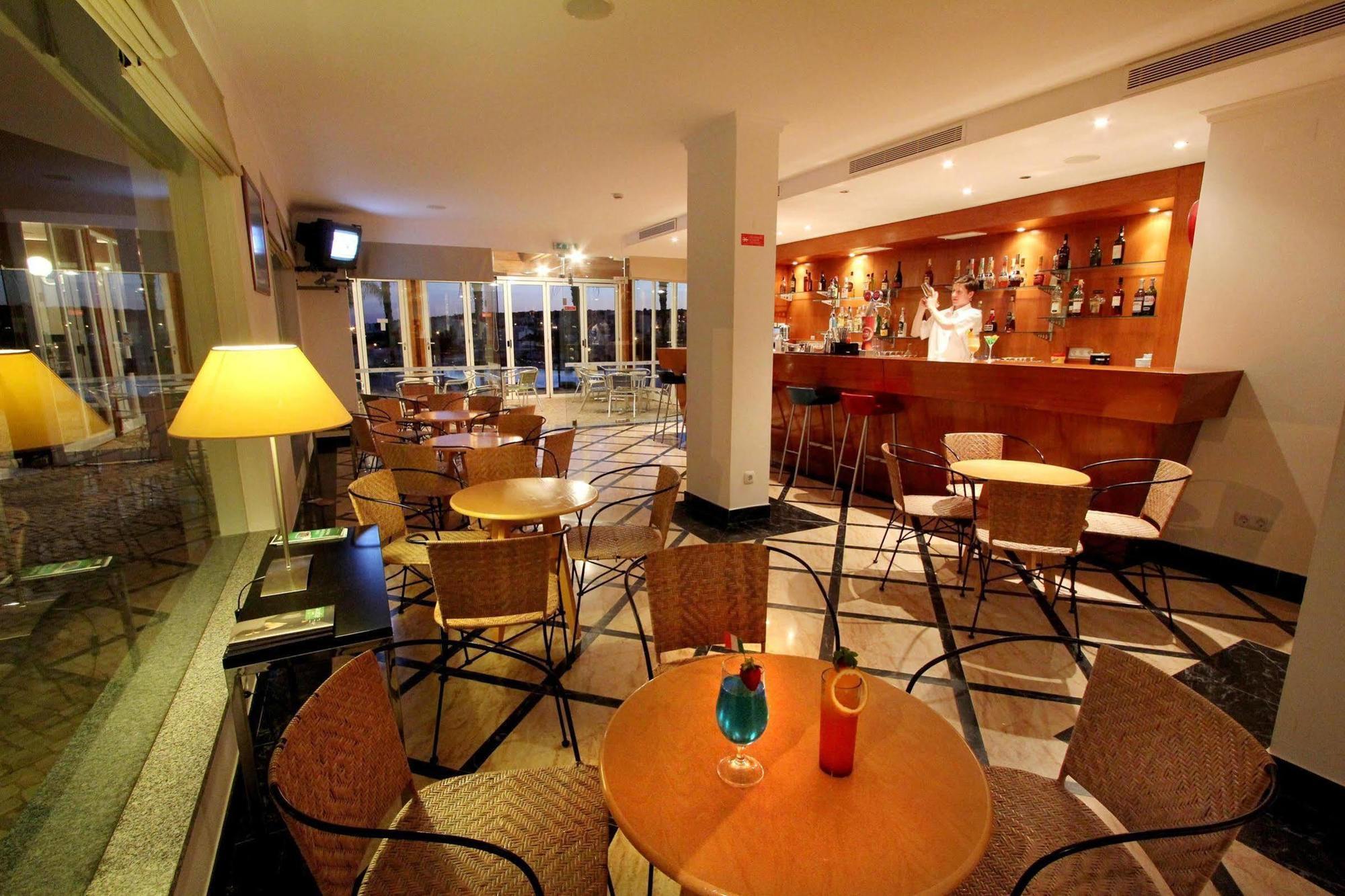 Vila Mos - Beach Resort 라고스 레스토랑 사진